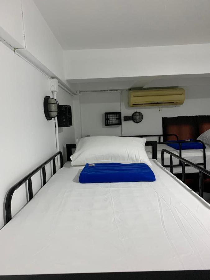 Revolution Hostel Chiang Mai Exterior photo